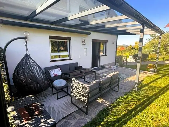 Herrliche, überdachte Terrasse