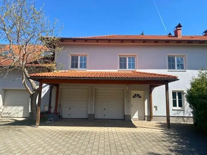 Straßenansicht