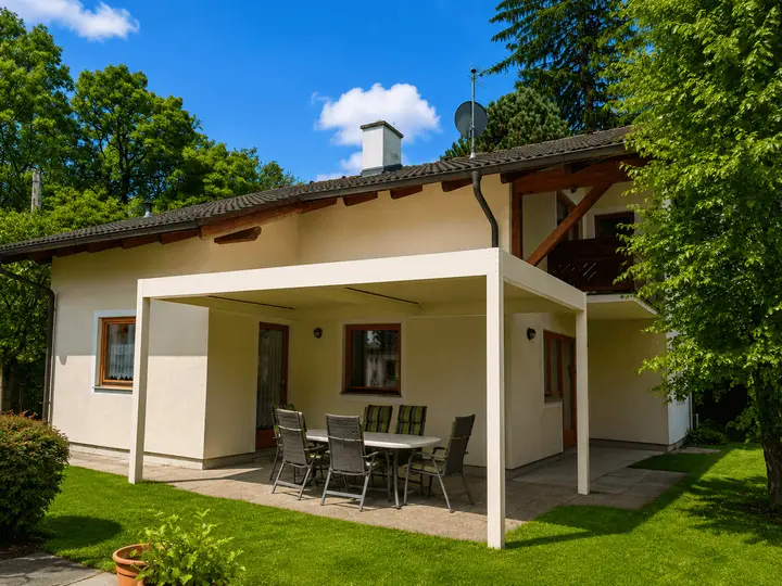 Hofseitige überdachte Terrasse