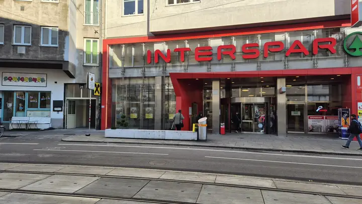 Straßenansicht