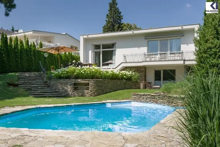 Hausansicht & Pool