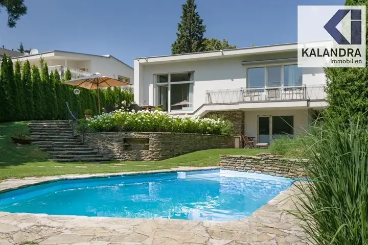 Hausansicht & Pool