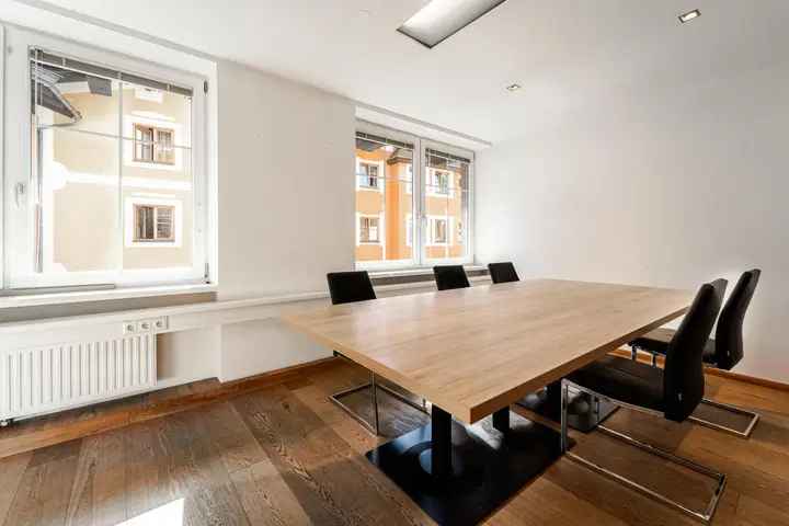 BESPRECHUNGSRAUM