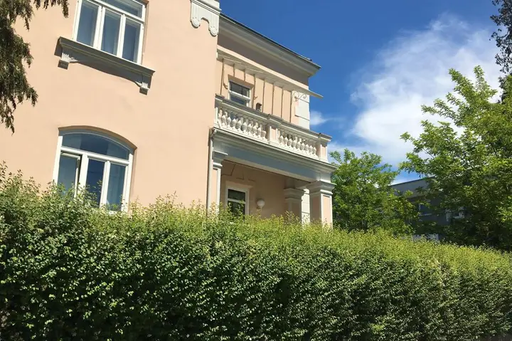 Salzburg-Gnigl-Wohnung-Hochparterre-Hausansicht