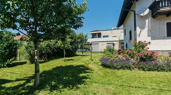 Terrasse mit Garten