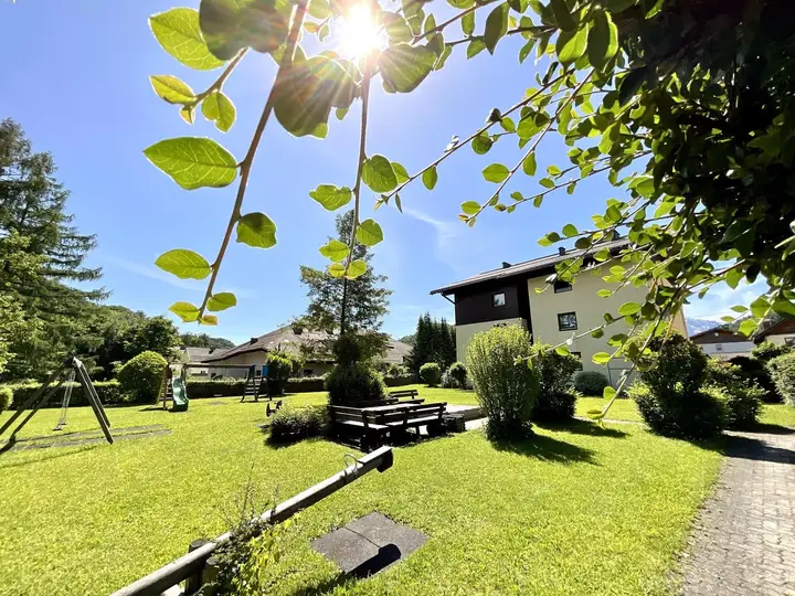 Gartenbereich mit Spielplatz