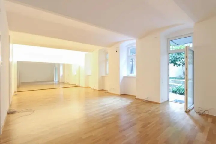 großer Raum leer