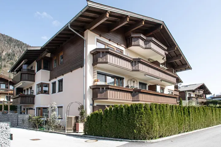 Hausansicht Südseite - Wohnung im 2. Stock