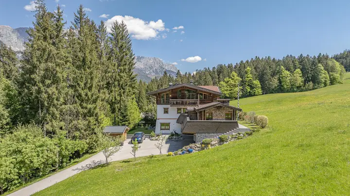 KITZIMMO-Luxusvilla mit Kaiserblick in Alleinlage kaufen - Immobilien Scheffau.