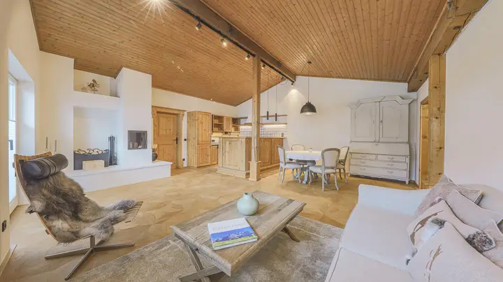 KITZIMMO-Dachgeschosswohnung mit Lift und Tiefgarage im Zentrum - Immobilien Kitzbühel.