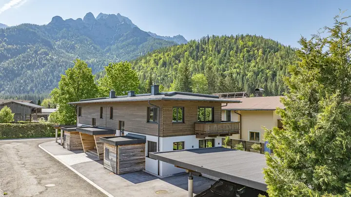 KITZIMMO-Exklusive Haushälfte in Ruhelage mit Bergblick kaufen - Immobilien Waidring.