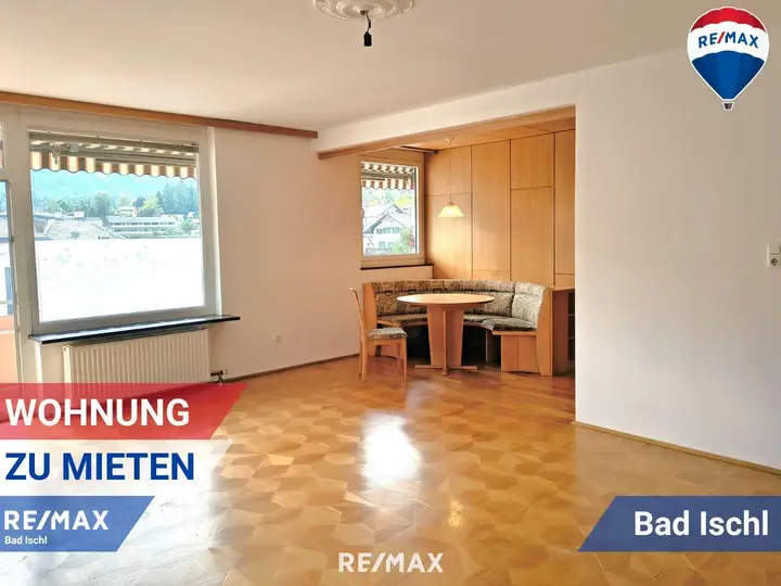 Wohnzimmer mit Ausgang auf Loggia
