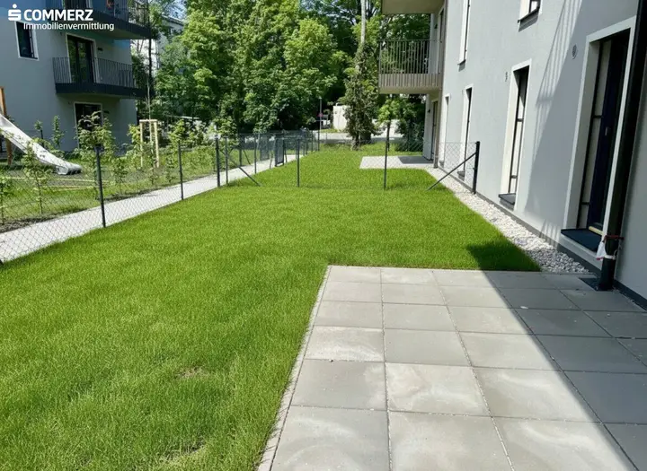 Terrasse mit Garten
