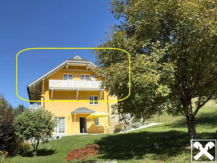 Die Wohnung erstreckt sich über das gesamte Dachgeschoss