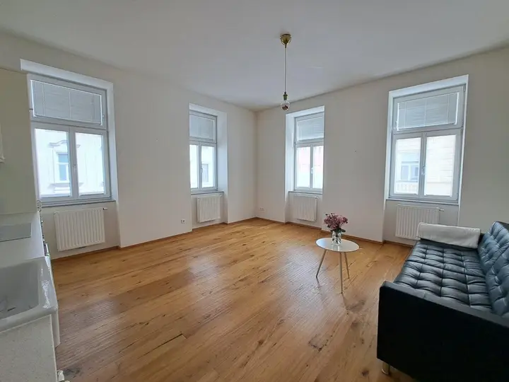 Erkerähnlicher freundlicher Wohnraum