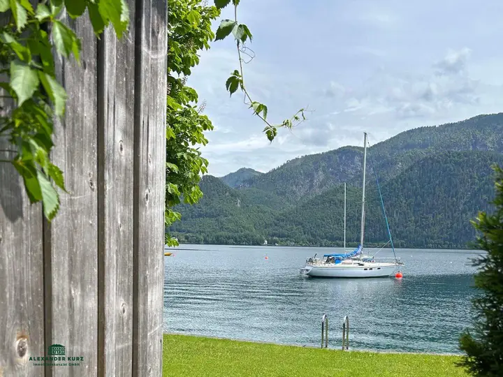 Baugrundstück mit Seeblick und Badeplatz Attersee