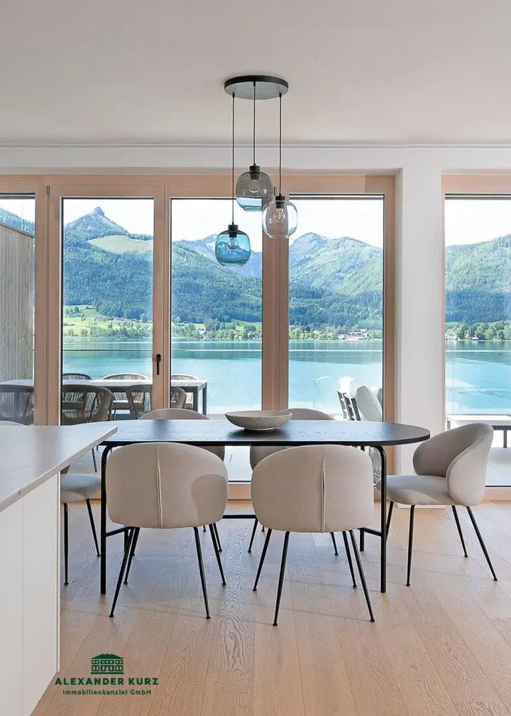 Panoramablick über den Wolfgangsee, private Seezugang mit Steganlage