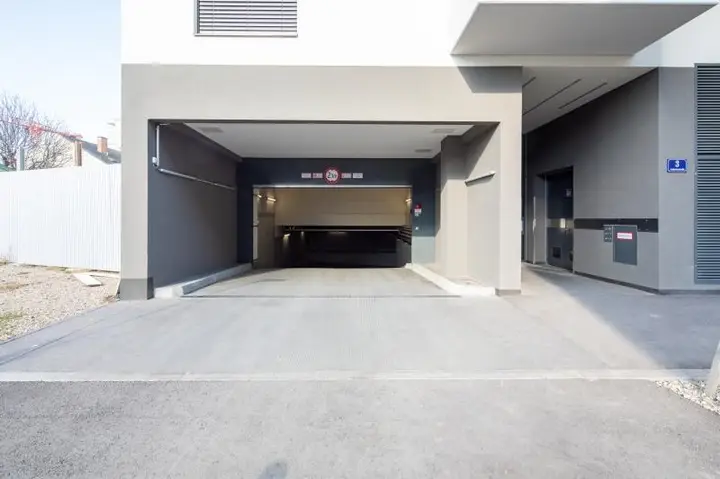 Ara_Garage-1
