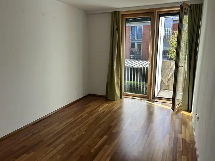 Schlafzimmer mit Zugang Balkon