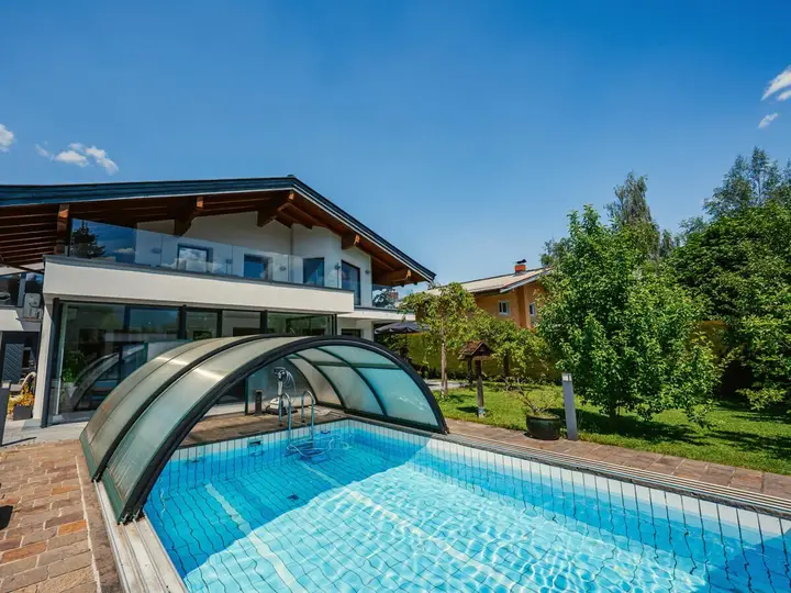 00_TITELBILD_Haus-Pool