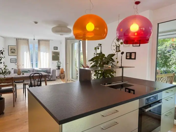 Wohnzimmer mit Küche