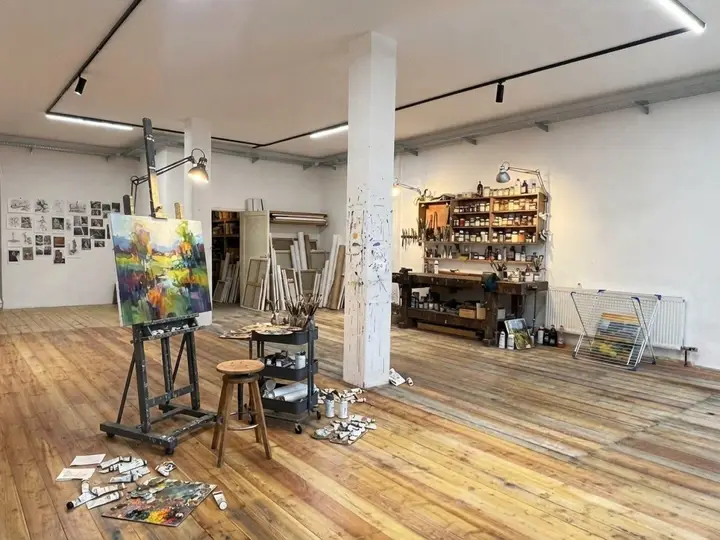 Beispielfoto: Atelier (KI-generiert)