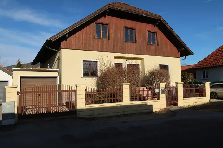Straßenansicht