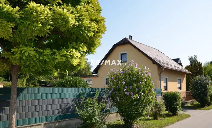 Haus strassenseitig