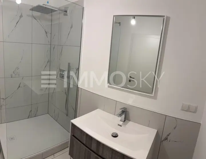 Modernes Badezimmer