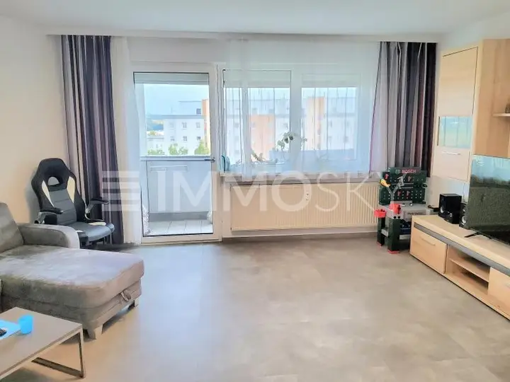 Wohnraum mit Balkon