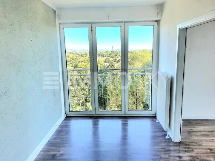 Zimmer mit französischem Balkon