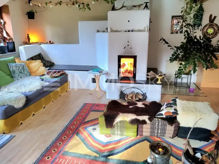 Gemütliches Wohnzimmer mit Kachelofen