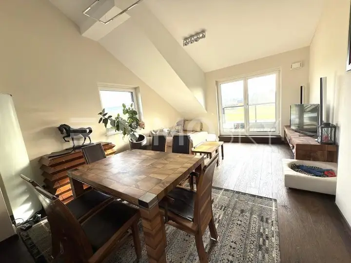 Wohnzimmer/Essbereich