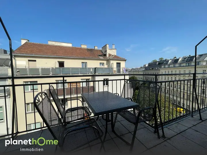 Grosszuegige Terrasse