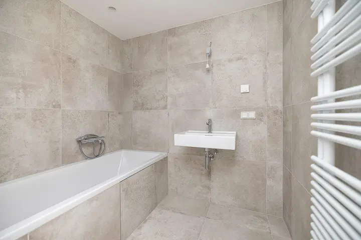 Bad mit Badewanne