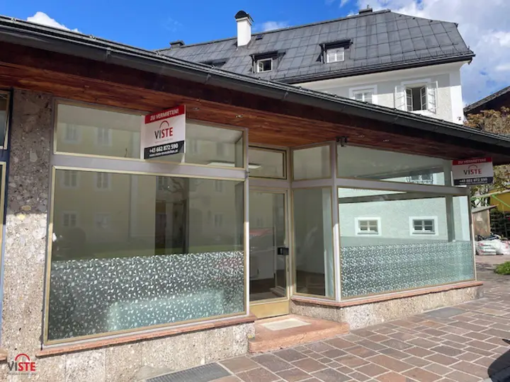 Direkt gegenüber dem Gemeindeamt