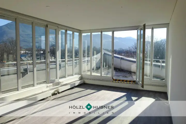 hoelzl hubner immobilien penthouse-buero mit terrasse