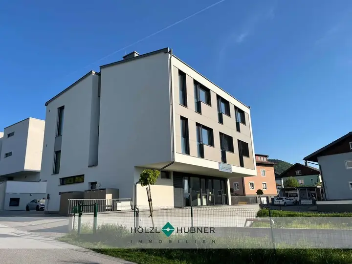 hoelzlhubnerimmobilien-büro-eugendorf