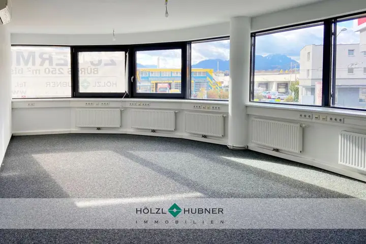 hoelzl hubner immobilien modernes helles buero liefering
