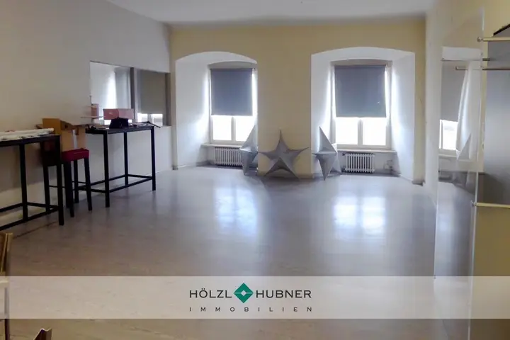 hoelzl hubner immobilien buero in rechter salzburger altstadt