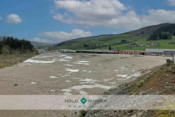 hoelzlhubnerimmobilien-grundstueck neben autobahn