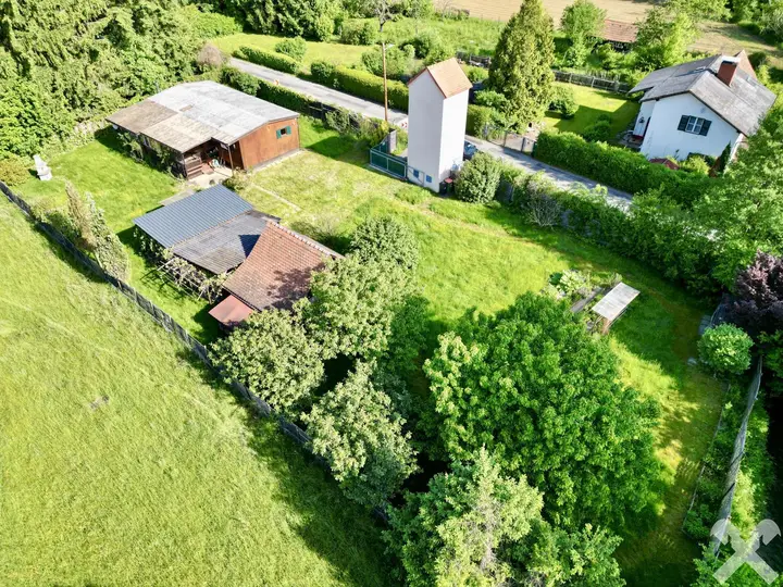 Blick auf das gesamte Grundstück