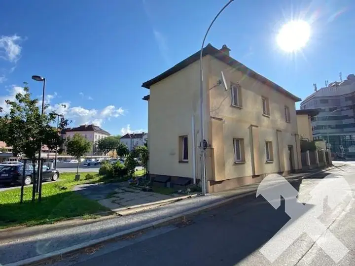 Haus strassenseitig