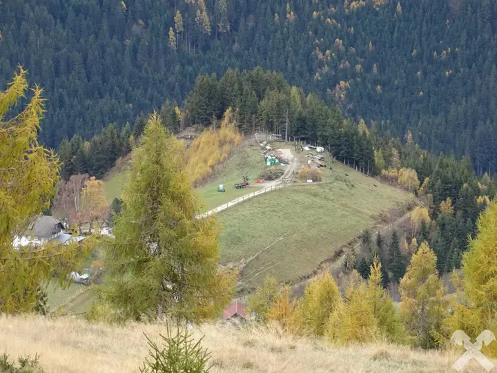 Ansicht vom nördlichsten Punkt auf die Bestandsgebäude