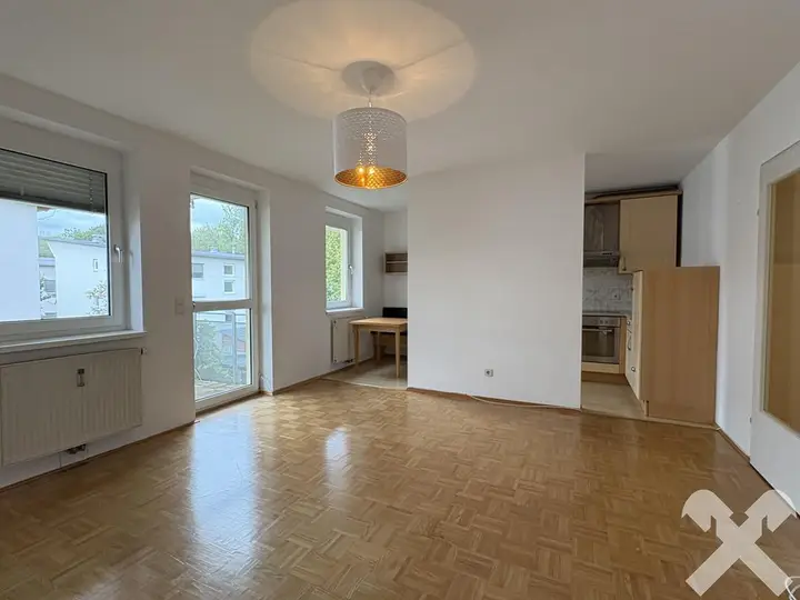 Wohn-Esszimmer-Küche-Balkon