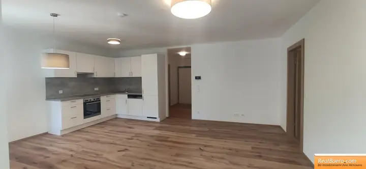 Wohnesszimmer mit Einbauküche