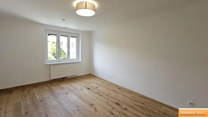 hofseitiges Zimmer