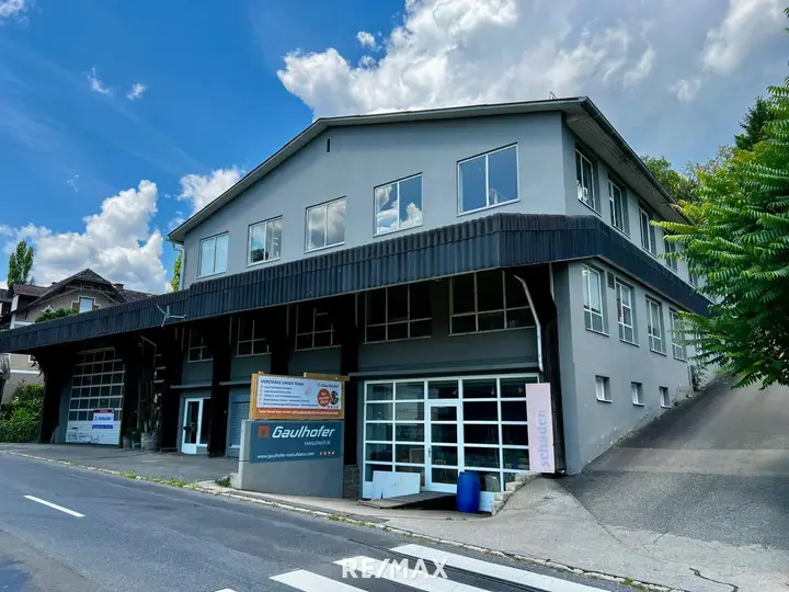 Halle außen