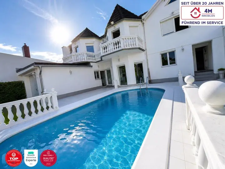 Außenansicht mit Pool