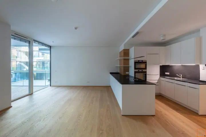 Wohnzimmer mit Ausgang auf die Terrasse